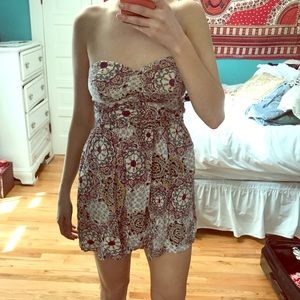 Strapless patterned dress